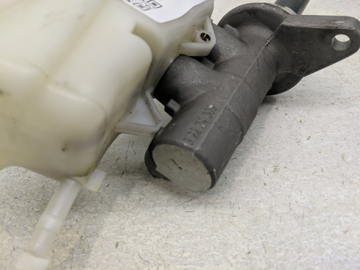 2009-2010 Toyota Corolla Brake Master Cylinder - Oemusedautoparts1.com