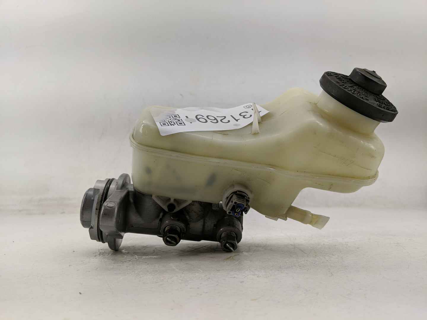 2009-2010 Toyota Corolla Brake Master Cylinder - Oemusedautoparts1.com