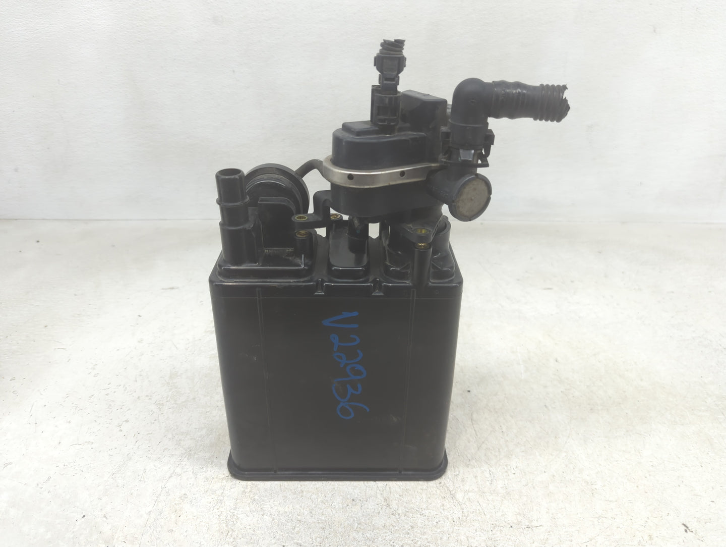 2009 Toyota Corolla Fuel Vapor Charcoal Canister - Oemusedautoparts1.com
