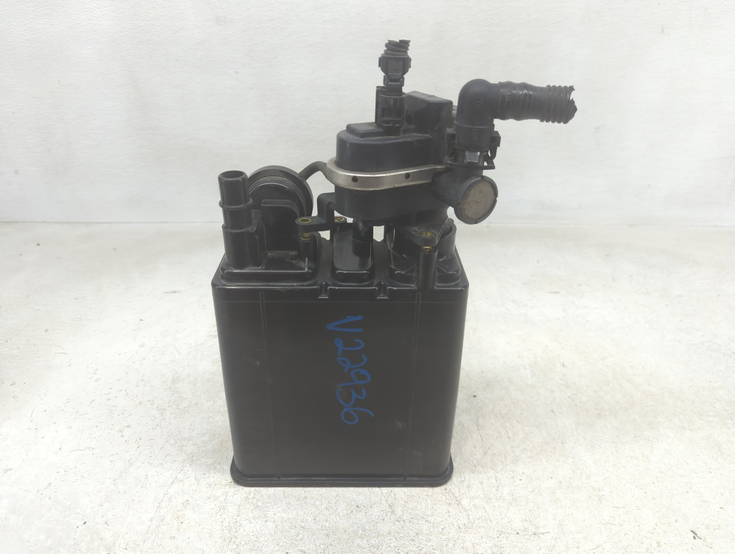 2009 Toyota Corolla Fuel Vapor Charcoal Canister - Oemusedautoparts1.com