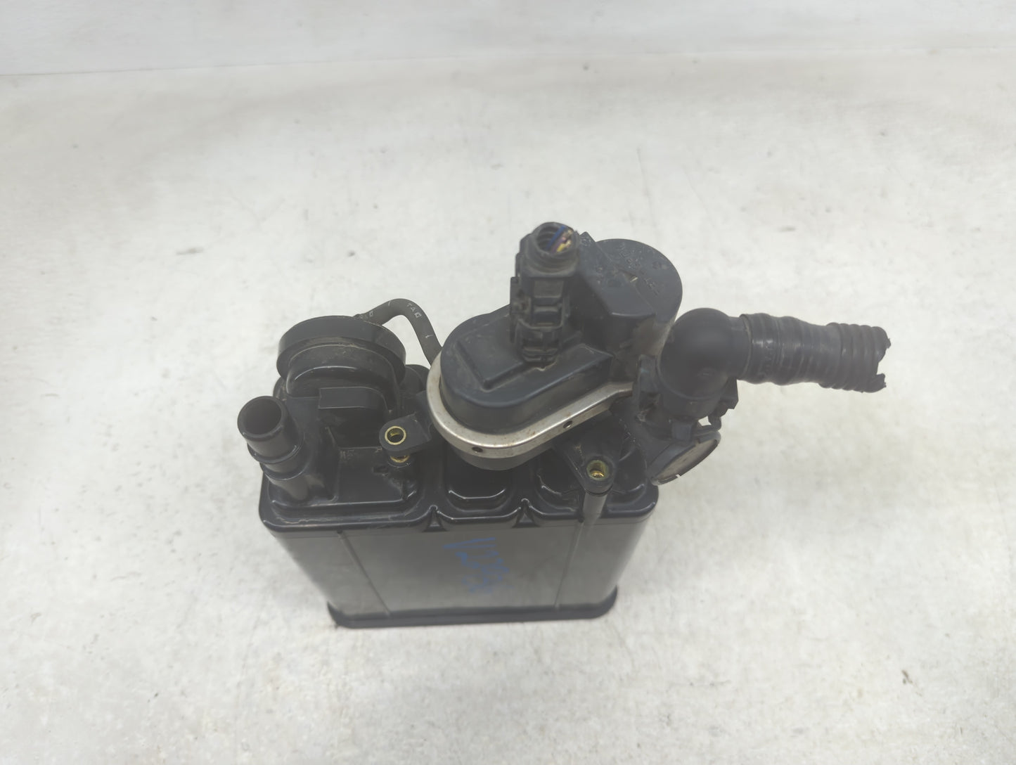 2009 Toyota Corolla Fuel Vapor Charcoal Canister - Oemusedautoparts1.com