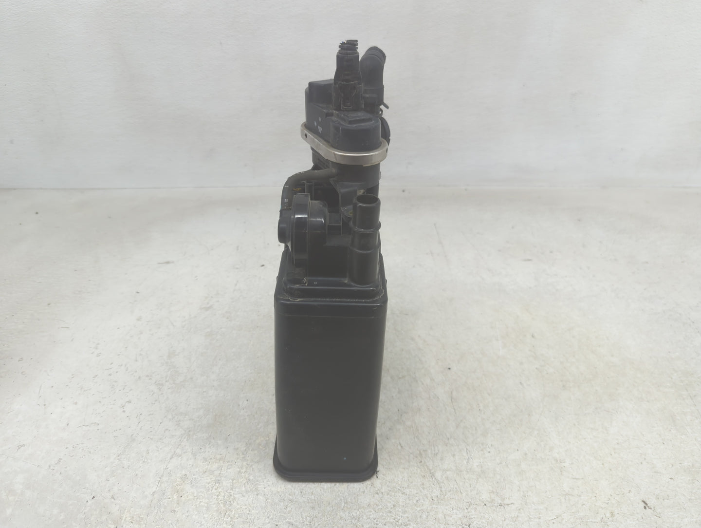 2009 Toyota Corolla Fuel Vapor Charcoal Canister - Oemusedautoparts1.com