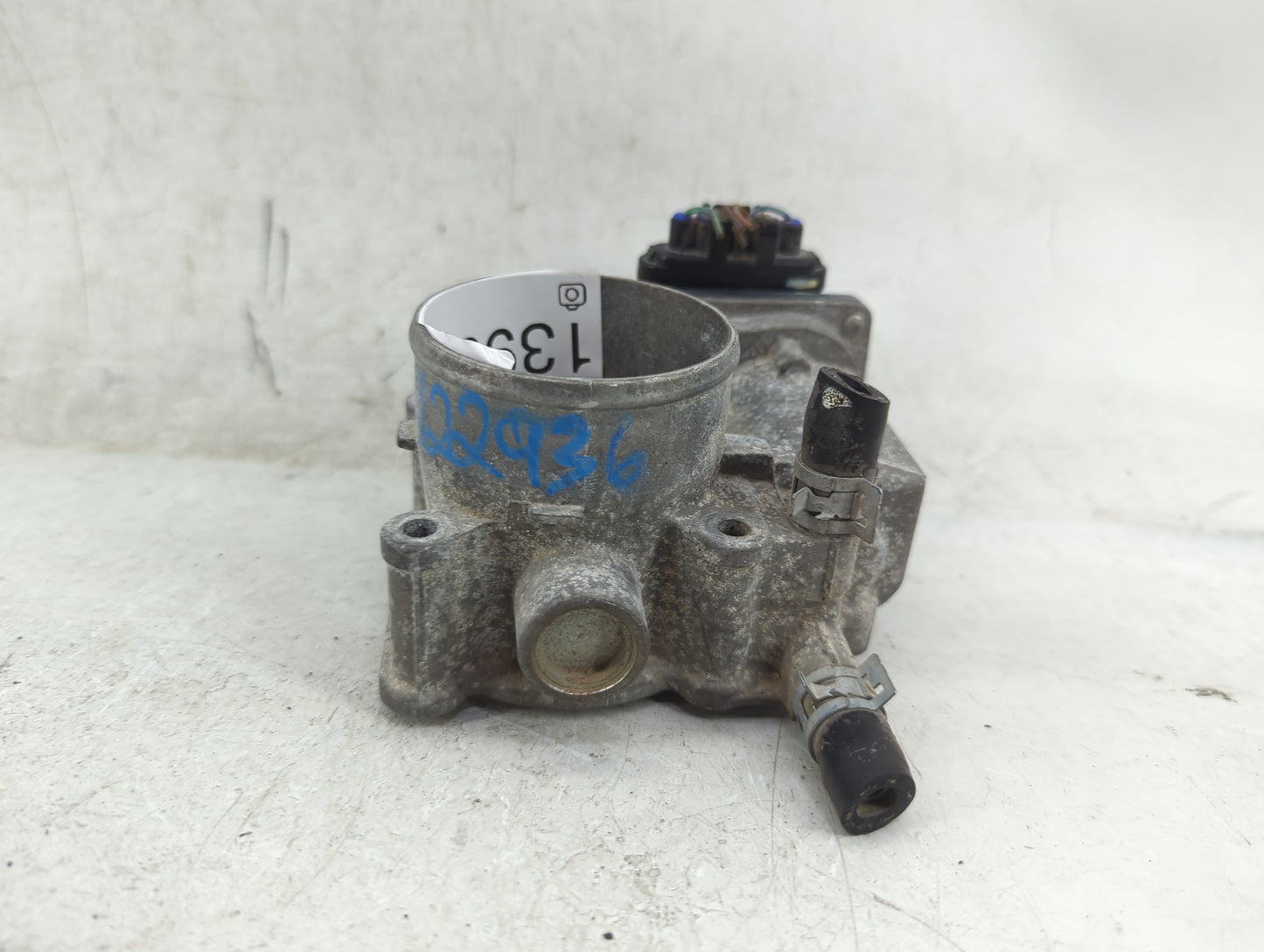 2009-2010 Toyota Corolla Throttle Body P/N:22030-01040 Fits Fits 2009 2010 OEM Used Auto Parts - Oemusedautoparts1.com