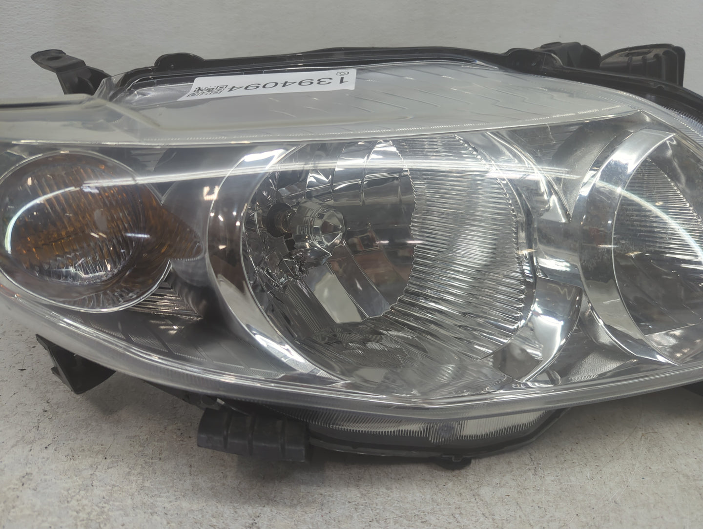 2009-2010 Toyota Corolla Passenger Right Oem Head Light Headlight Lamp - Oemusedautoparts1.com