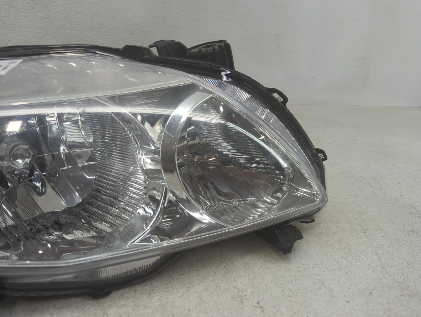 2009-2010 Toyota Corolla Passenger Right Oem Head Light Headlight Lamp - Oemusedautoparts1.com