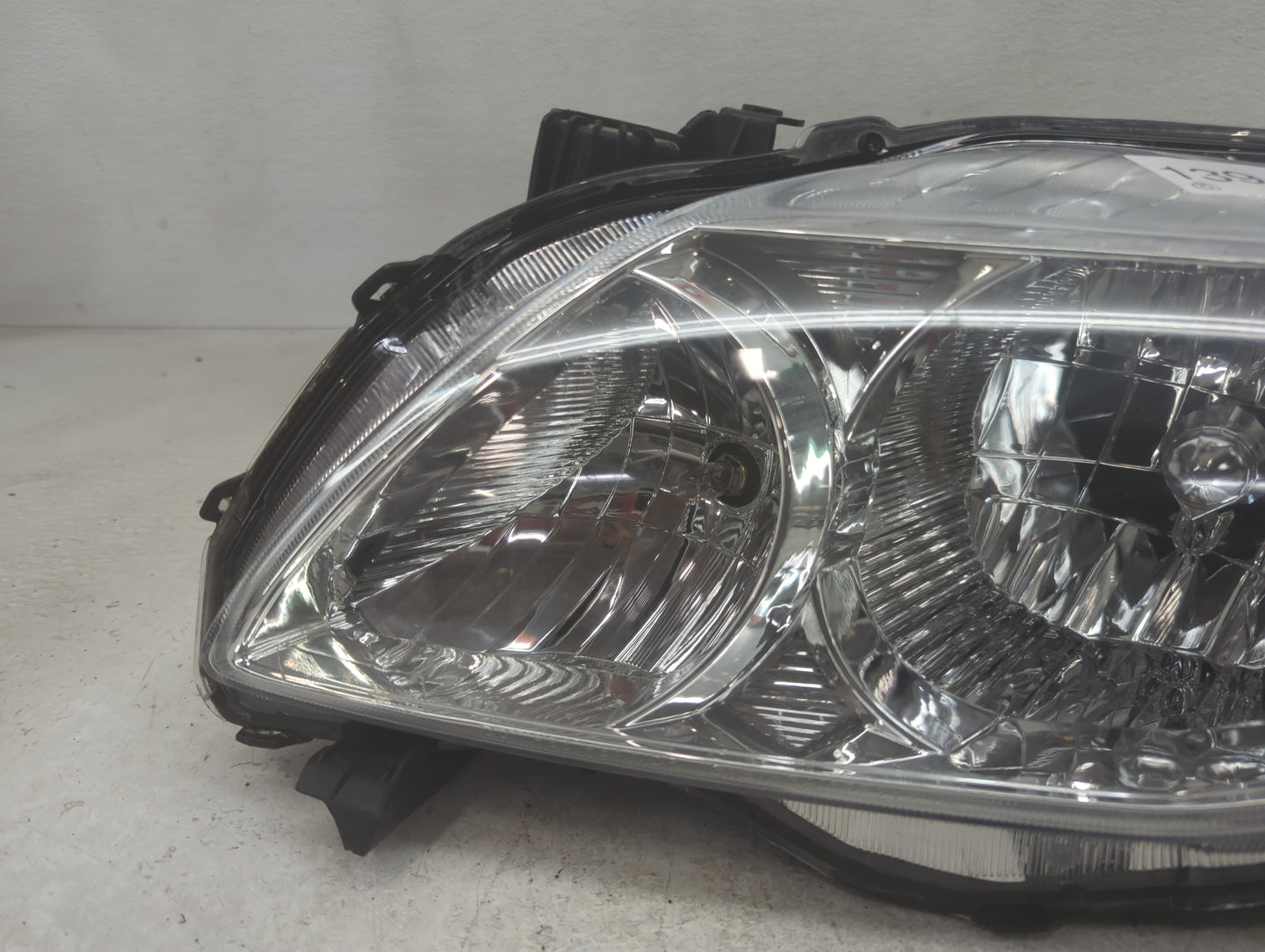 2009-2010 Toyota Corolla Passenger Right Oem Head Light Headlight Lamp - Oemusedautoparts1.com