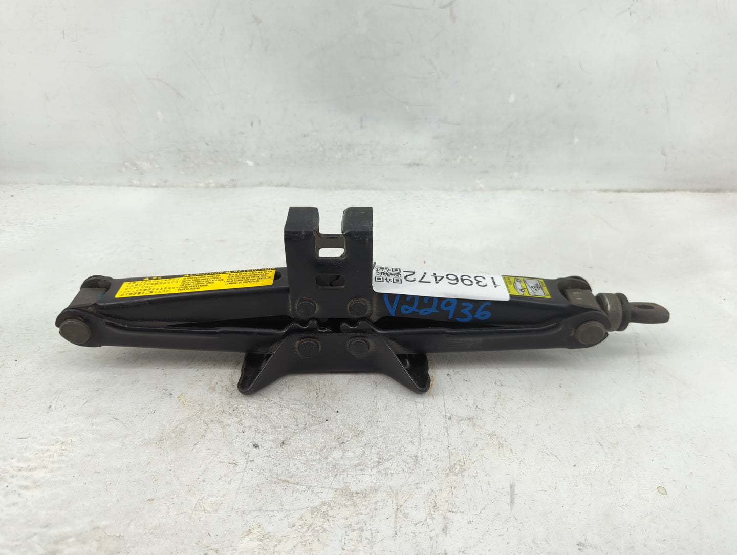 2009 Toyota Corolla Spare Scissor Car Jack 1396472 - Oemusedautoparts1.com
