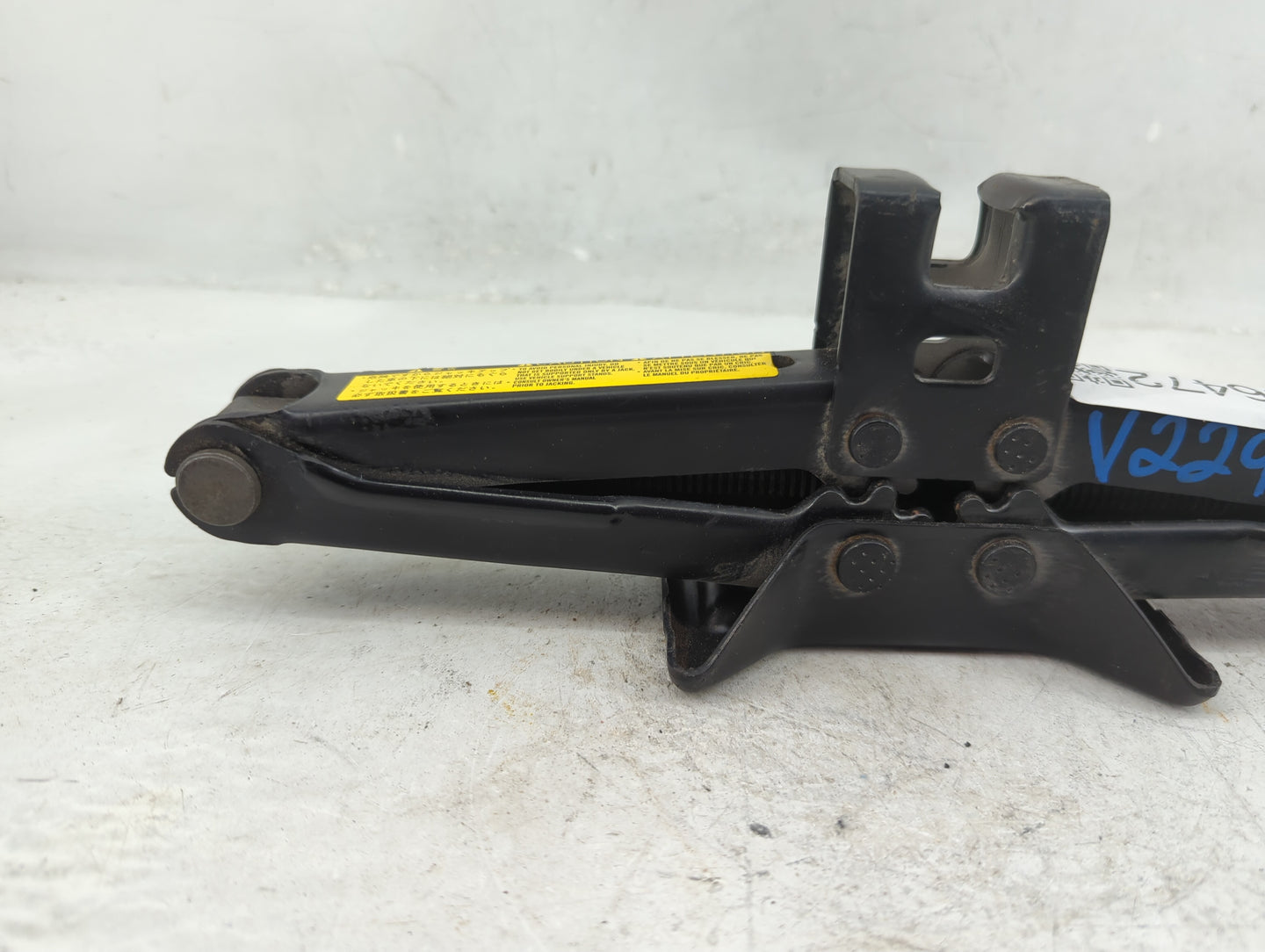 2009 Toyota Corolla Spare Scissor Car Jack 1396472 - Oemusedautoparts1.com