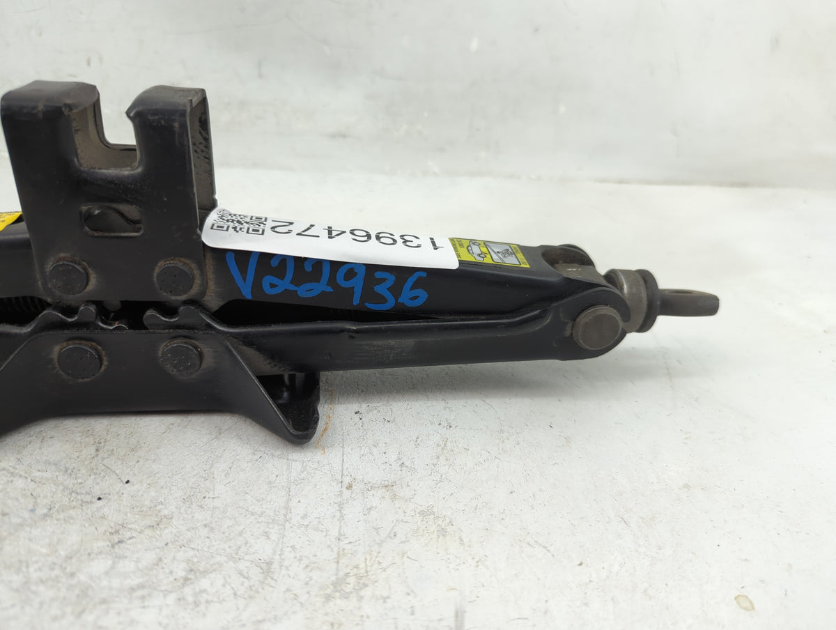 2009 Toyota Corolla Spare Scissor Car Jack 1396472 - Oemusedautoparts1.com