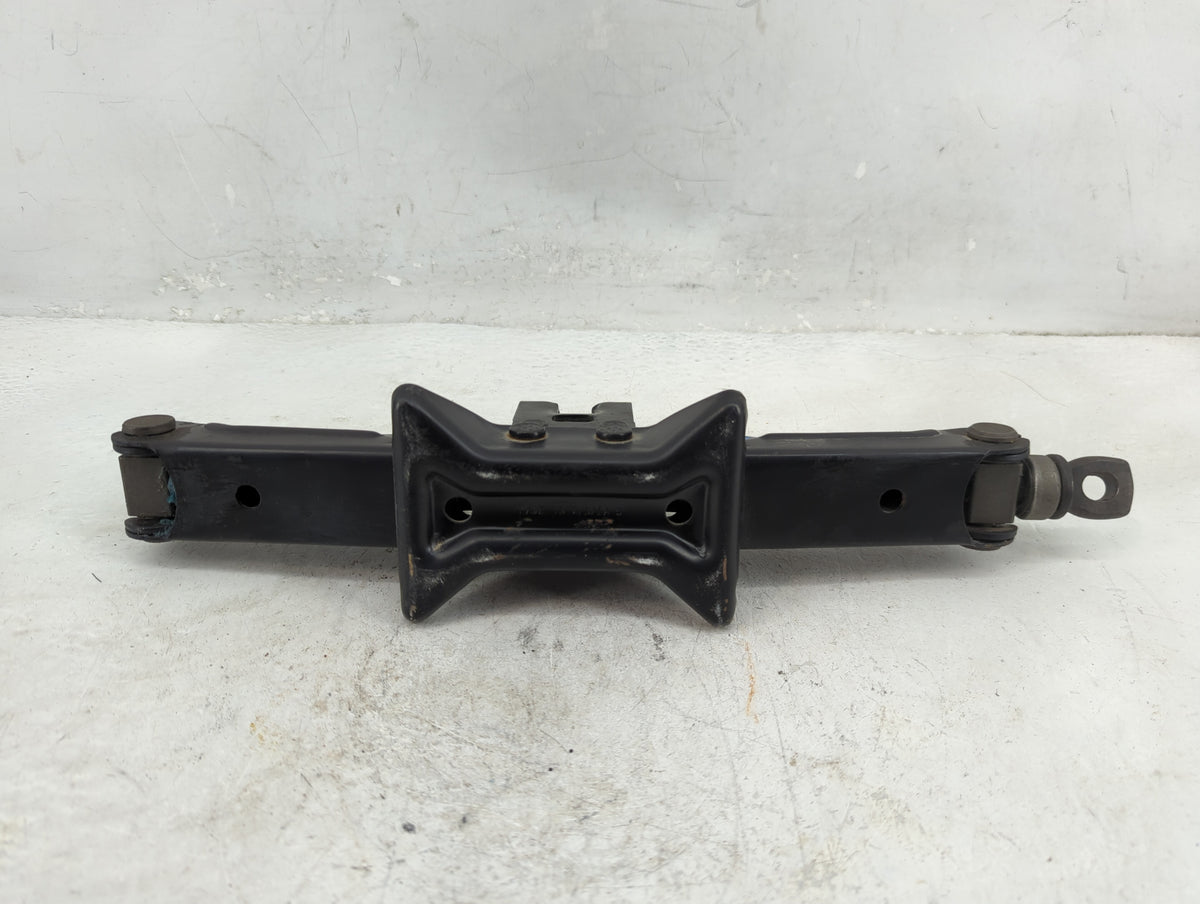 2009 Toyota Corolla Spare Scissor Car Jack 1396472 - Oemusedautoparts1.com