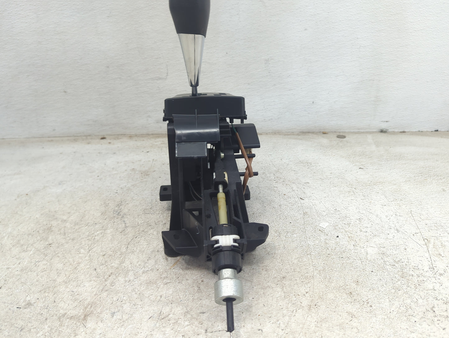2009 Toyota Corolla Floor Console Assembly Shifter - Oemusedautoparts1.com