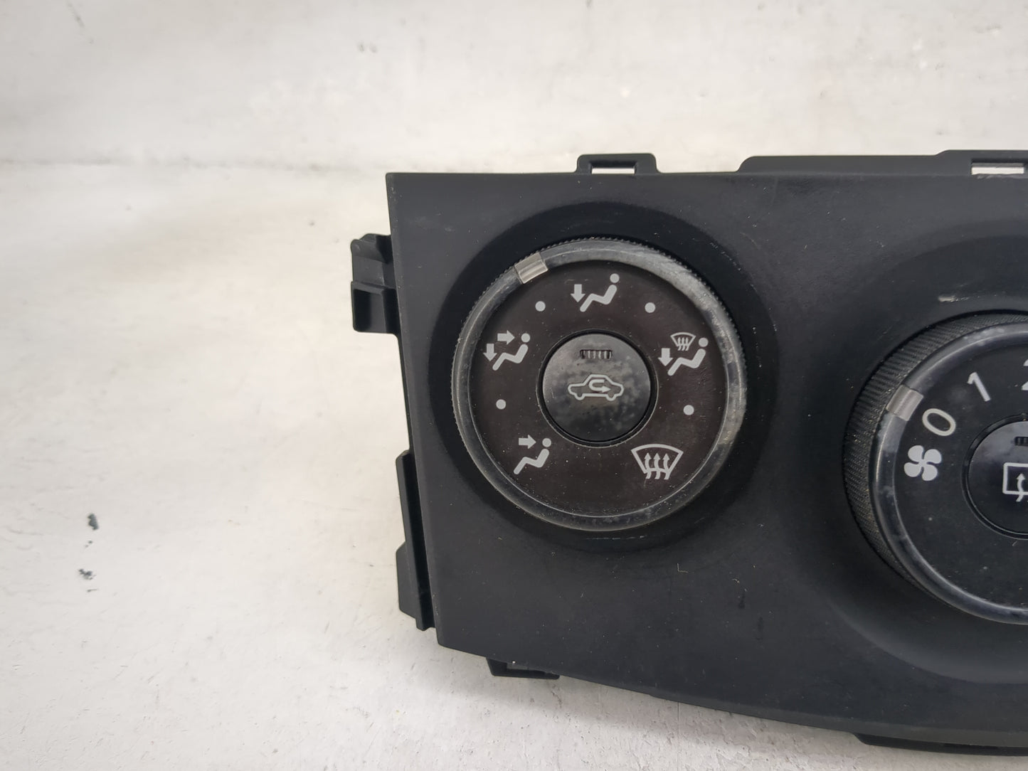 2009 Toyota Corolla Climate Control Module Temperature AC/Heater Replacement P/N:55903 Fits OEM Used Auto Parts - Oemusedaut