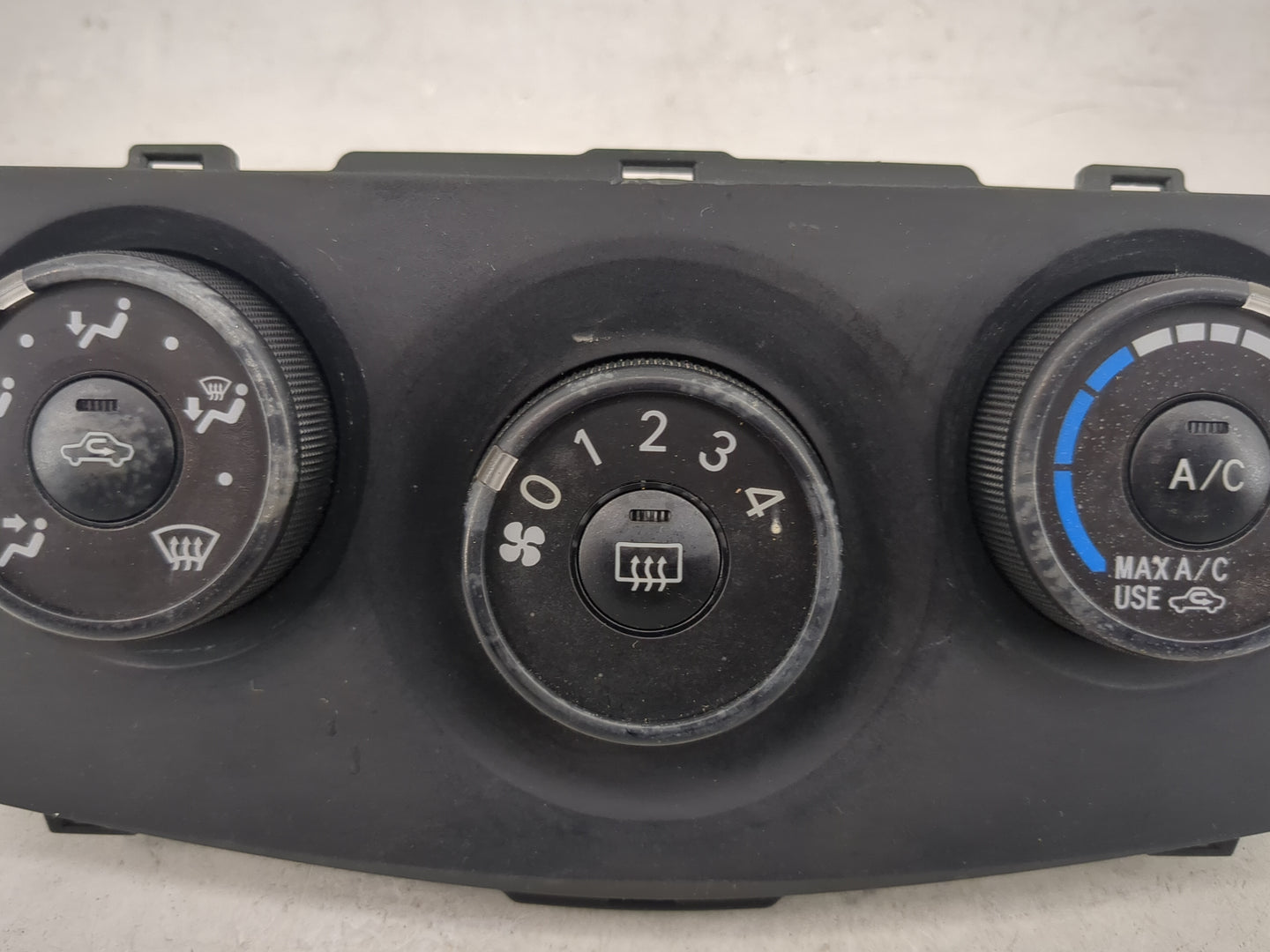 2009 Toyota Corolla Climate Control Module Temperature AC/Heater Replacement P/N:55903 Fits OEM Used Auto Parts - Oemusedaut