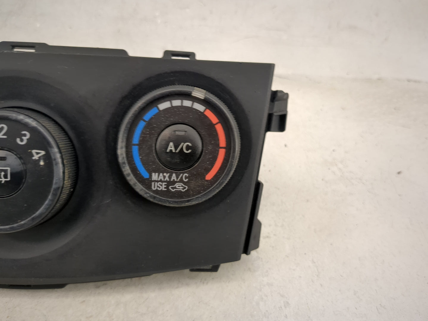 2009 Toyota Corolla Climate Control Module Temperature AC/Heater Replacement P/N:55903 Fits OEM Used Auto Parts - Oemusedaut