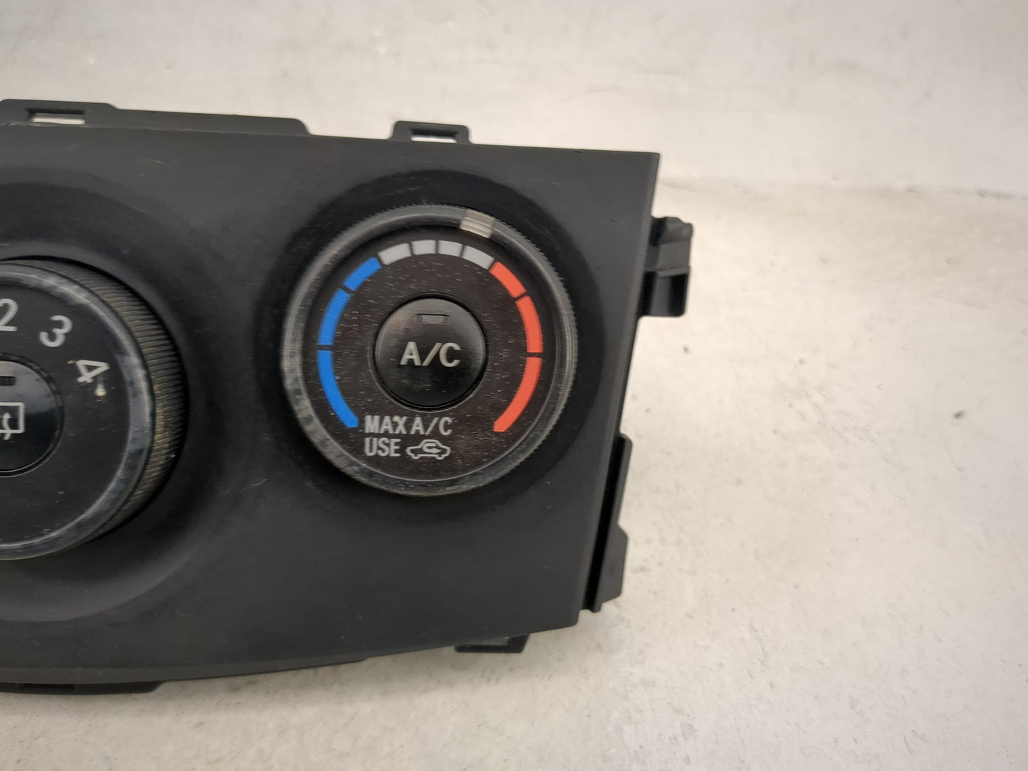 2009 Toyota Corolla Climate Control Module Temperature AC/Heater Replacement P/N:55903 Fits OEM Used Auto Parts - Oemusedaut