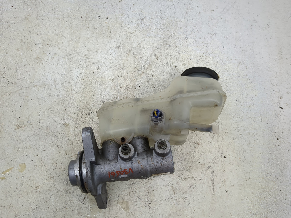 2009-2010 Toyota Corolla Brake Master Cylinder 1513295 - Oemusedautoparts1.com