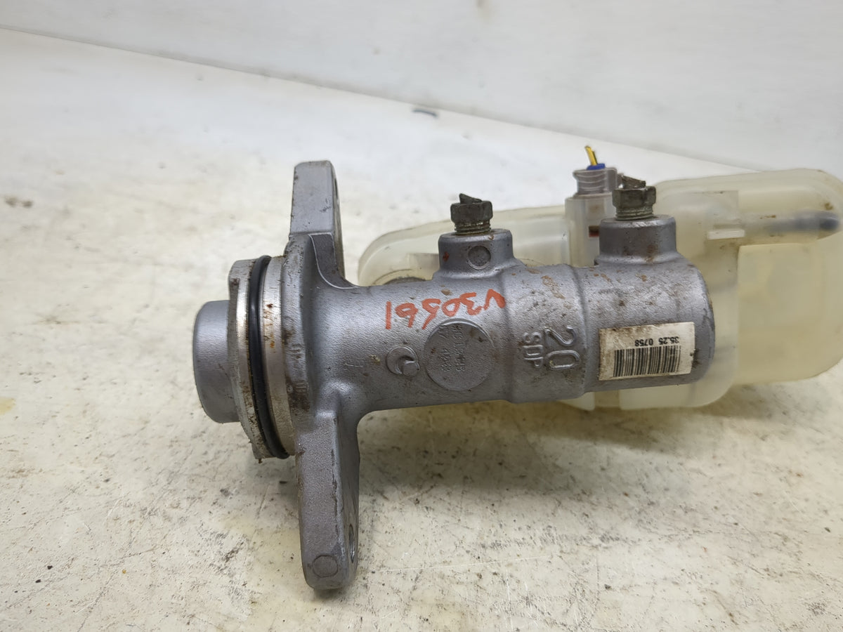 2009-2010 Toyota Corolla Brake Master Cylinder 1513295 - Oemusedautoparts1.com
