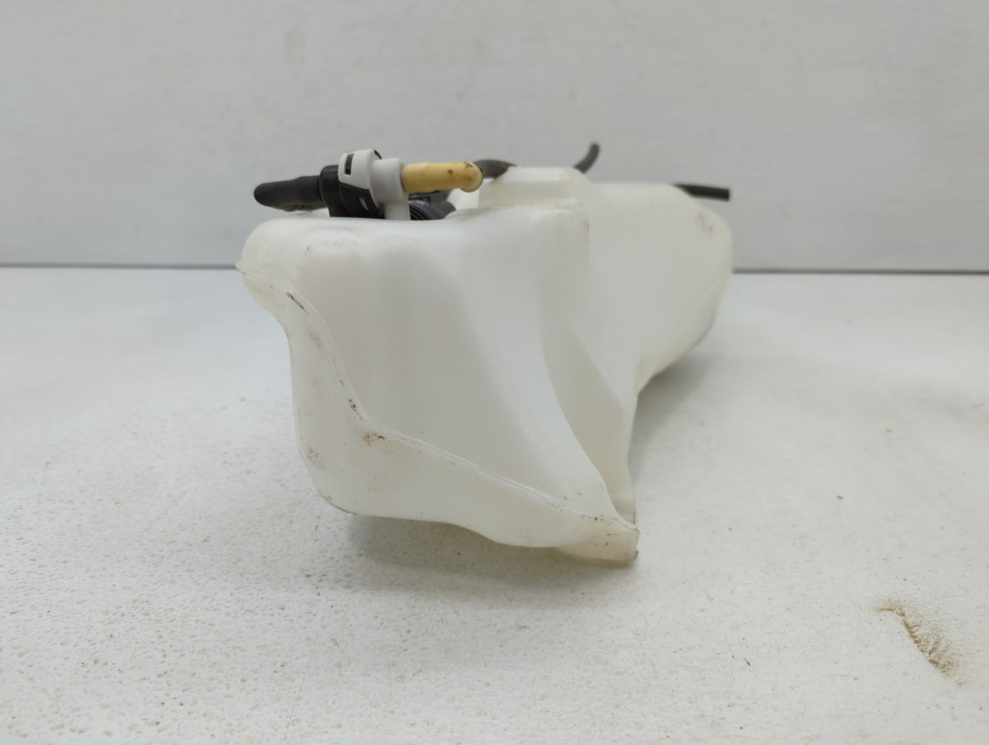 2009 Toyota Corolla Windshield Washer Fluid Reservoir Bottle Oem - Oemusedautoparts1.com