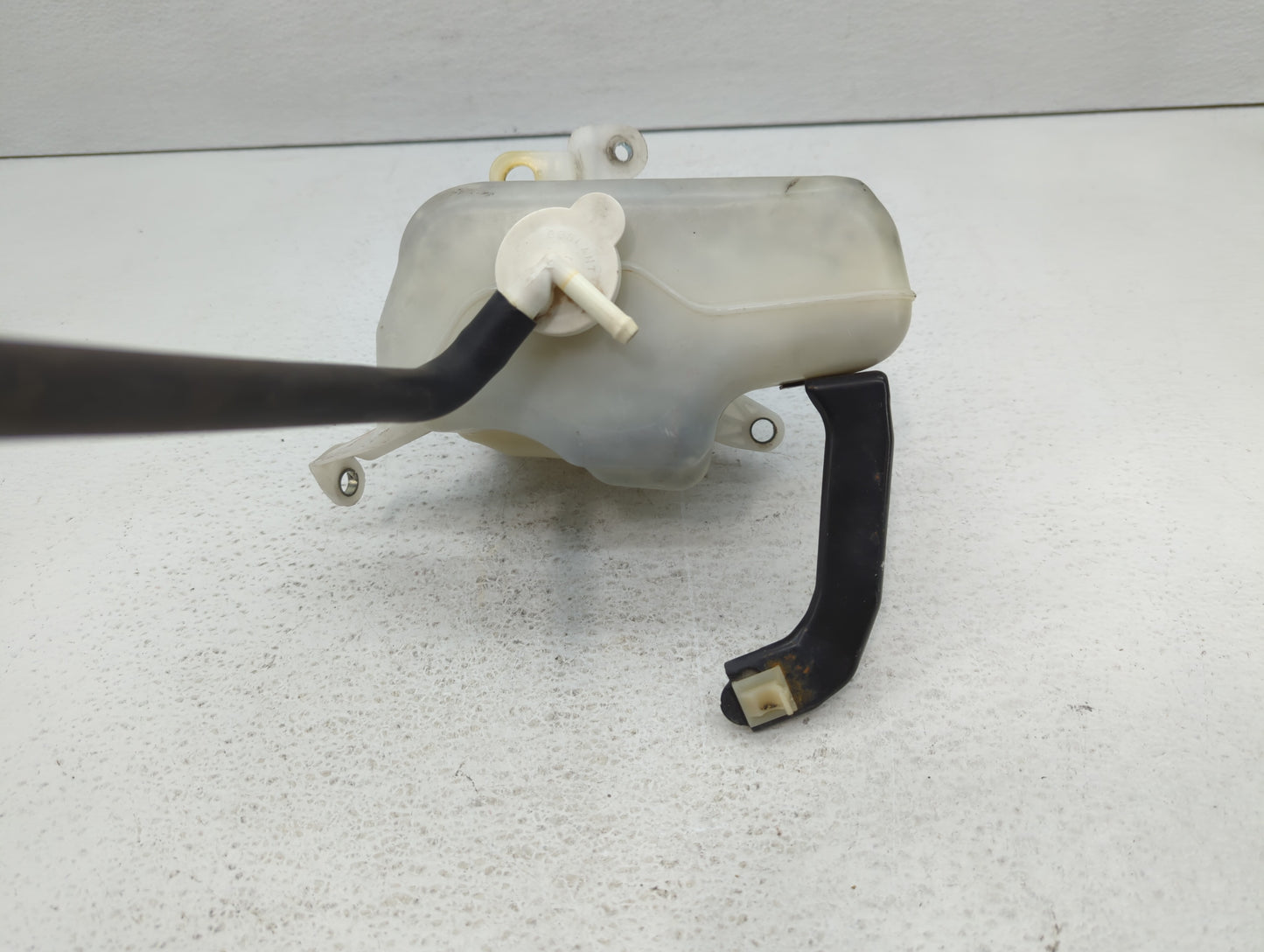 2009-2013 Toyota Corolla Radiator Coolant Overflow Expansion Tank Bottle 502687 - Oemusedautoparts1.com