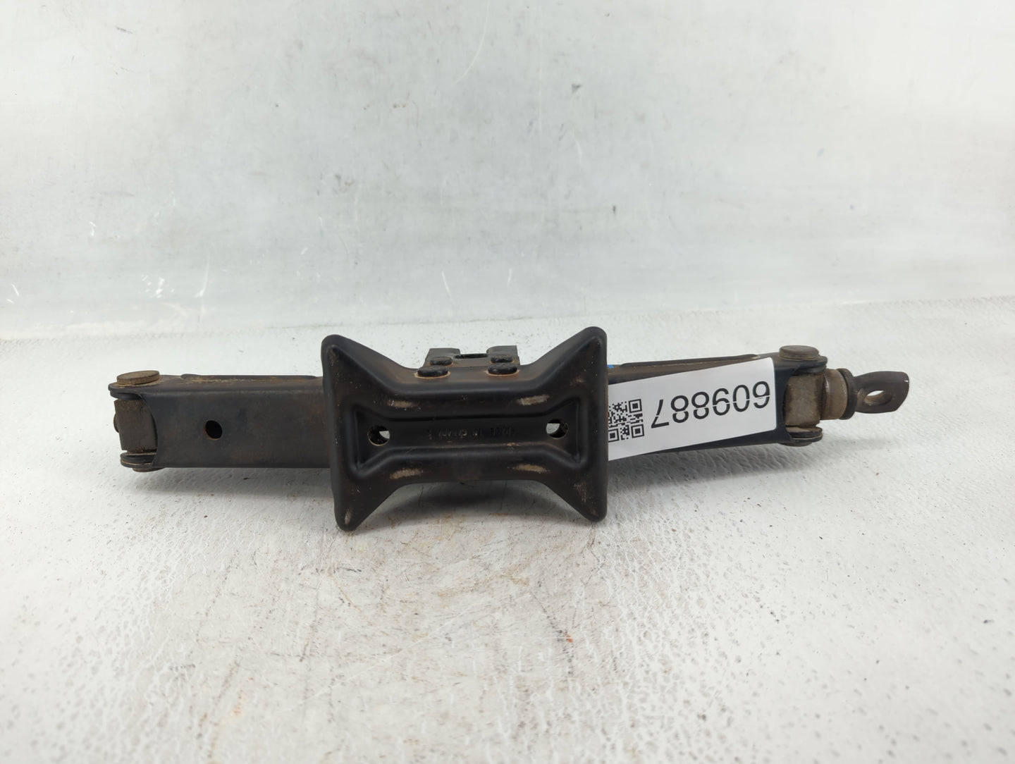 2009 Toyota Corolla Spare Scissor Car Jack - Oemusedautoparts1.com