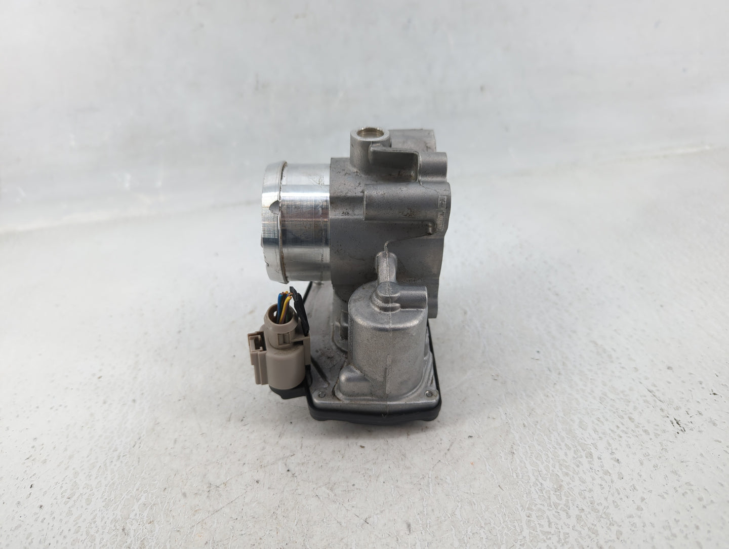 2009-2010 Toyota Corolla Throttle Body P/N:DS7G-9F991-CA Fits Fits 2009 2010 OEM Used Auto Parts - Oemusedautoparts1.com