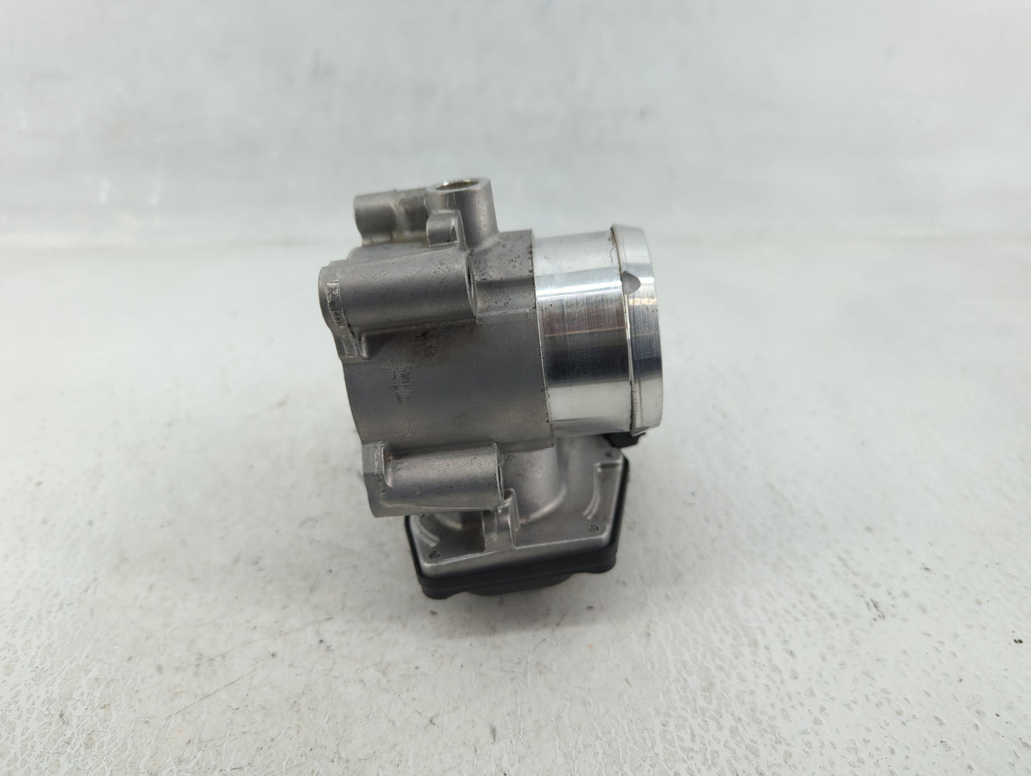 2009-2010 Toyota Corolla Throttle Body P/N:DS7G-9F991-CA Fits Fits 2009 2010 OEM Used Auto Parts - Oemusedautoparts1.com