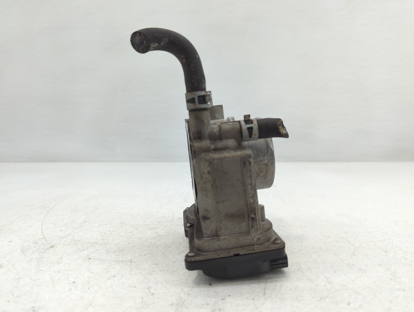 2009-2010 Toyota Corolla Throttle Body P/N:22030-0T040 Fits Fits 2009 2010 OEM Used Auto Parts - Oemusedautoparts1.com