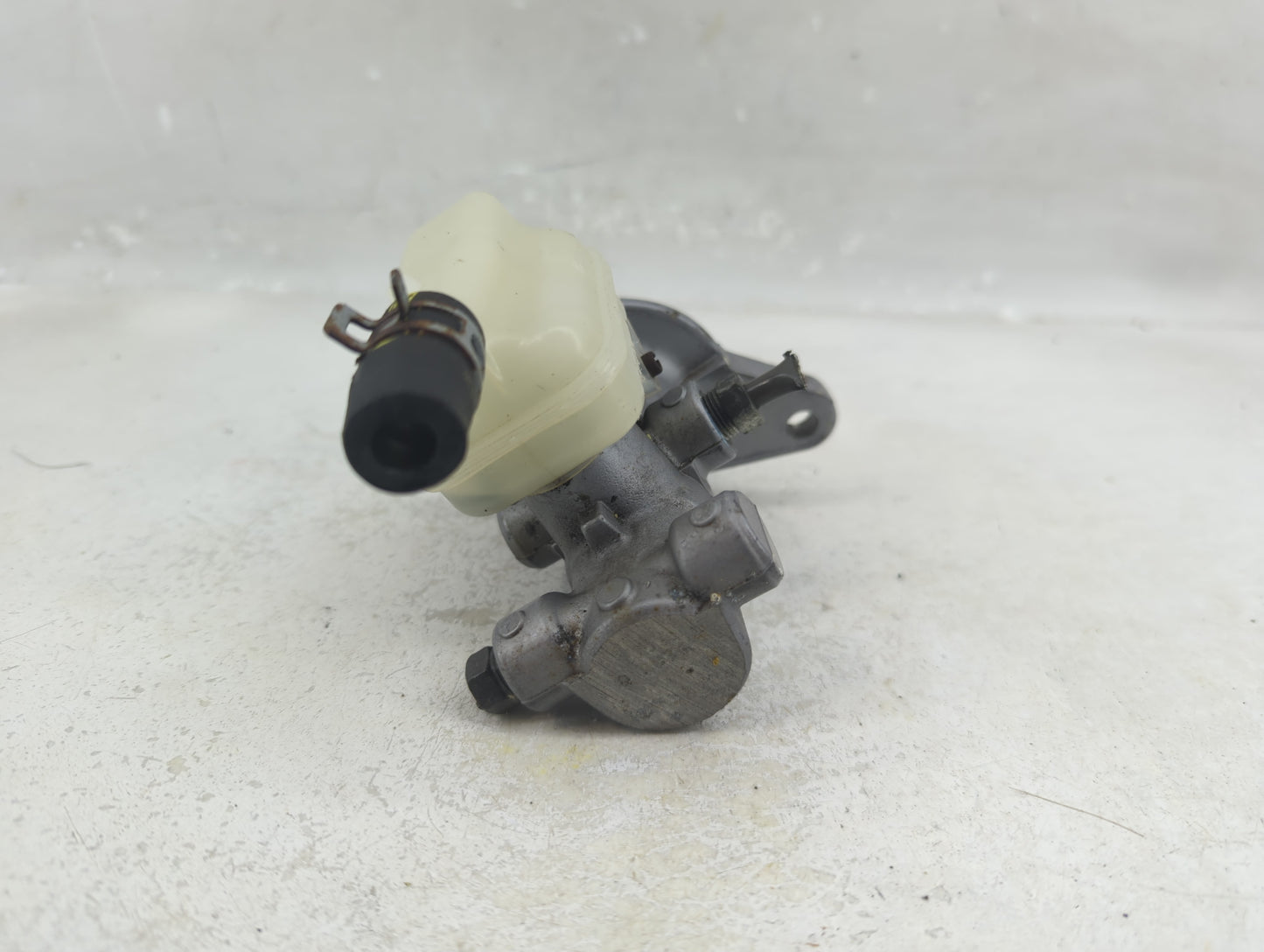 2008-2019 Toyota Highlander Brake Master Cylinder - Oemusedautoparts1.com