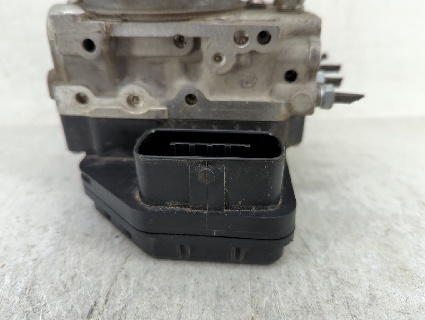 2009-2010 Toyota Highlander ABS Pump Control Module Replacement P/N:44540-48420 Fits Fits 2009 2010 OEM Used Auto Parts - Oe