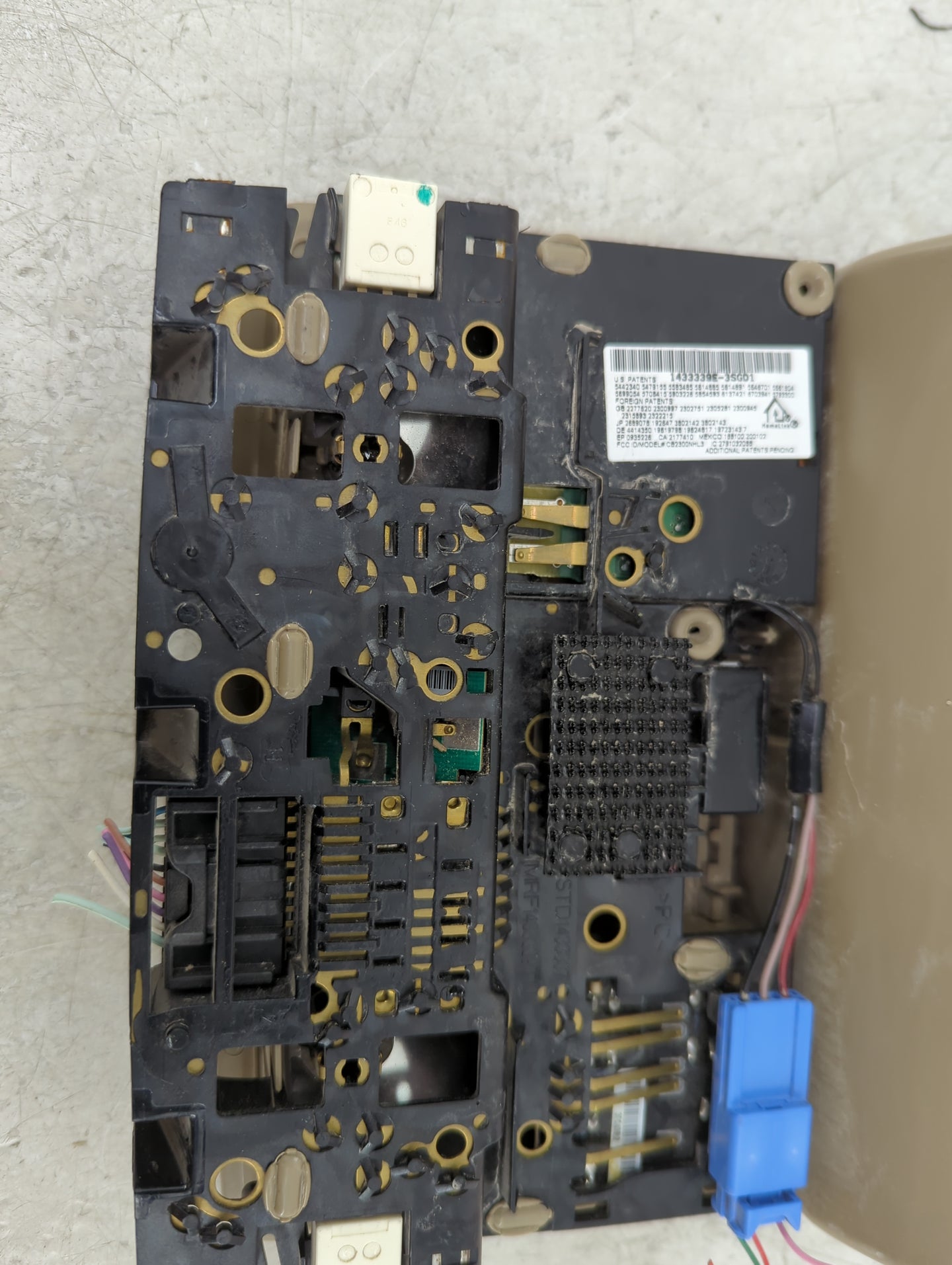 2008-2010 Toyota Highlander Overhead Roof Console - Oemusedautoparts1.com