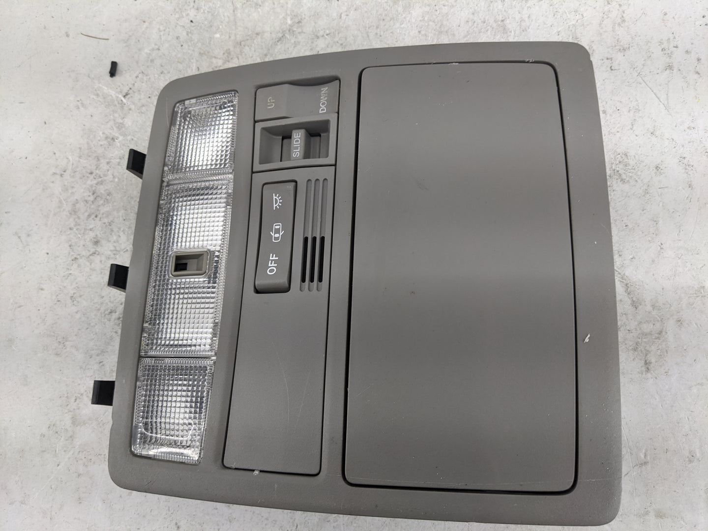 2009 Toyota Highlander Overhead Roof Console Gray - Oemusedautoparts1.com