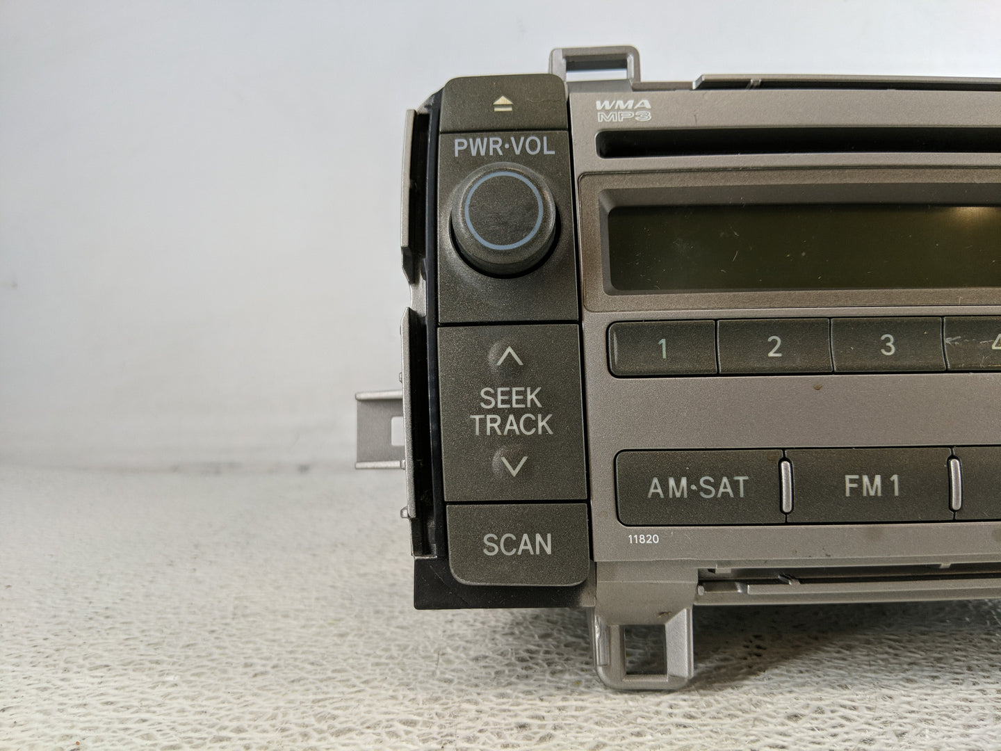 2009-2010 Toyota Matrix Radio AM FM Cd Player Receiver Replacement P/N:86120-02720 Fits Fits 2009 2010 OEM Used Auto Parts -