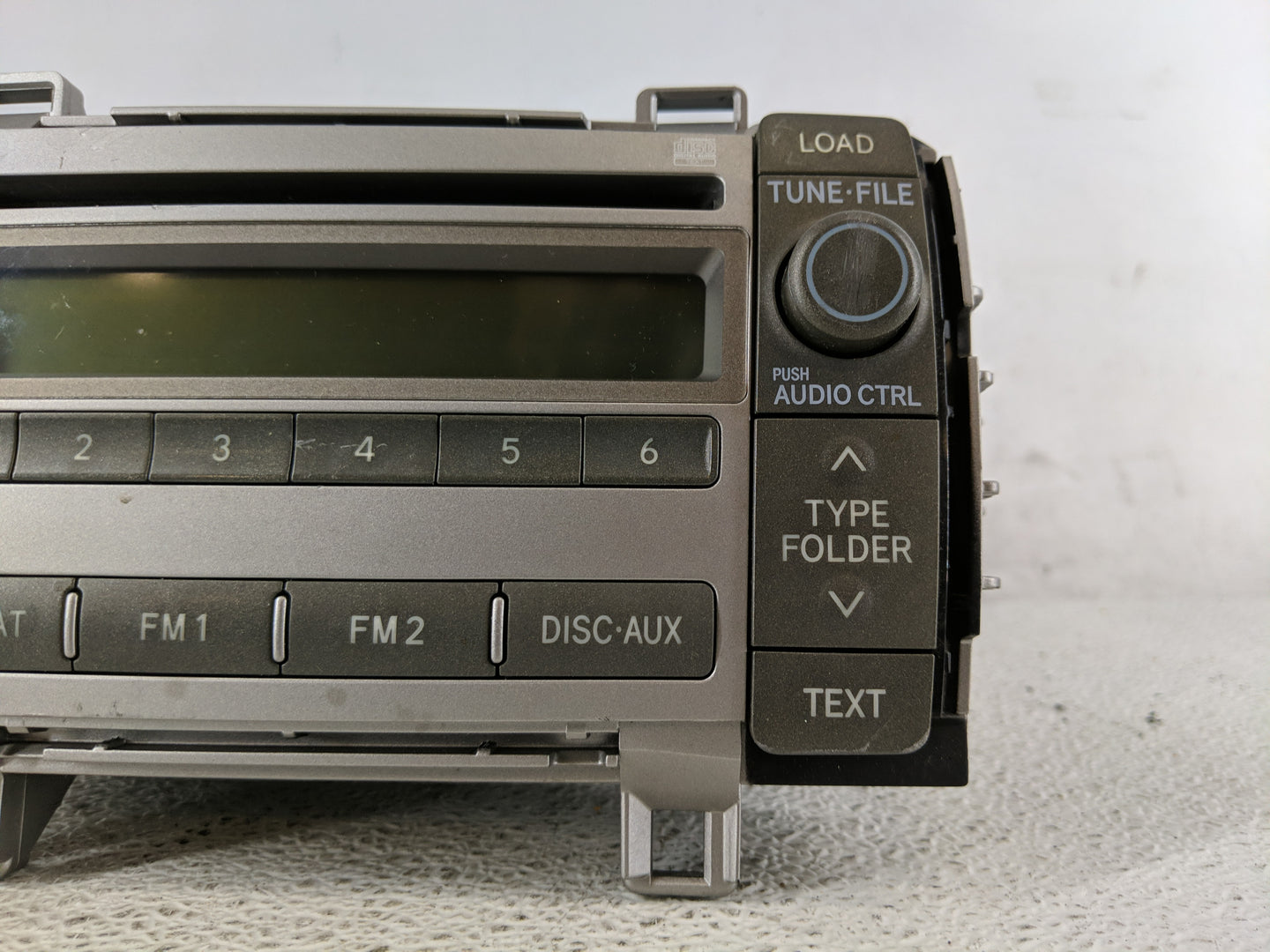 2009-2010 Toyota Matrix Radio AM FM Cd Player Receiver Replacement P/N:86120-02720 Fits Fits 2009 2010 OEM Used Auto Parts -