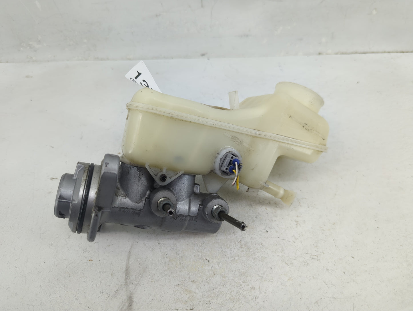 2009-2010 Toyota Matrix Brake Master Cylinder - Oemusedautoparts1.com