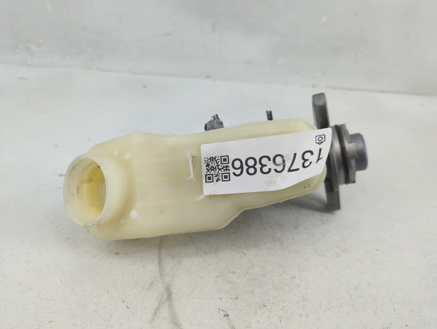 2009-2010 Toyota Matrix Brake Master Cylinder - Oemusedautoparts1.com