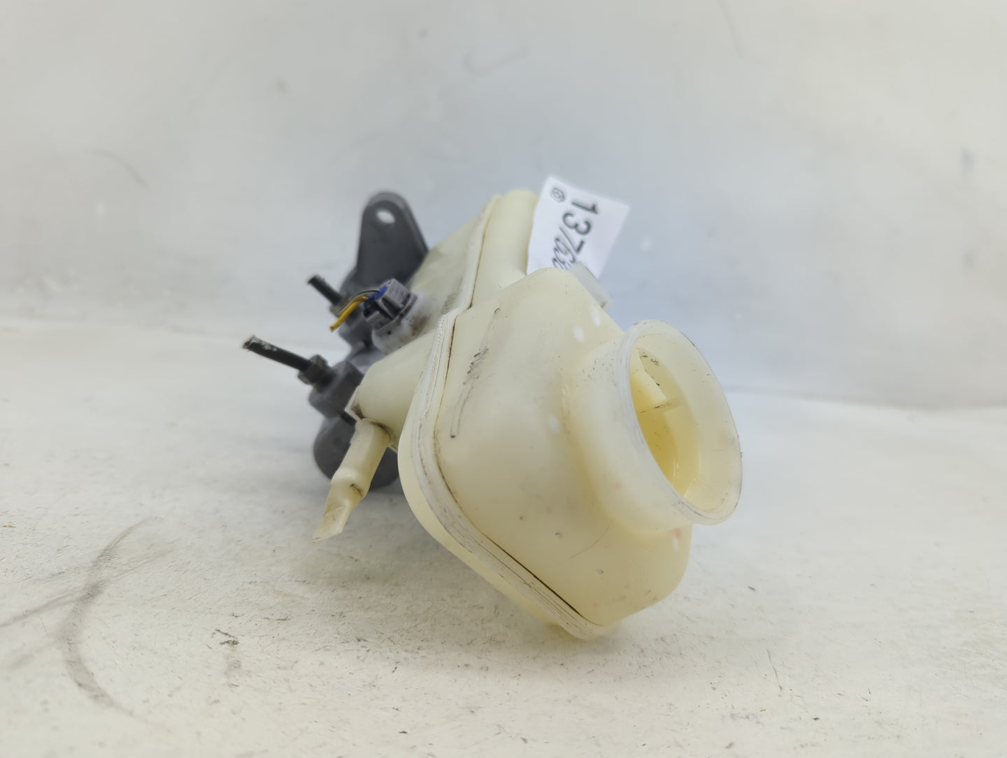 2009-2010 Toyota Matrix Brake Master Cylinder - Oemusedautoparts1.com