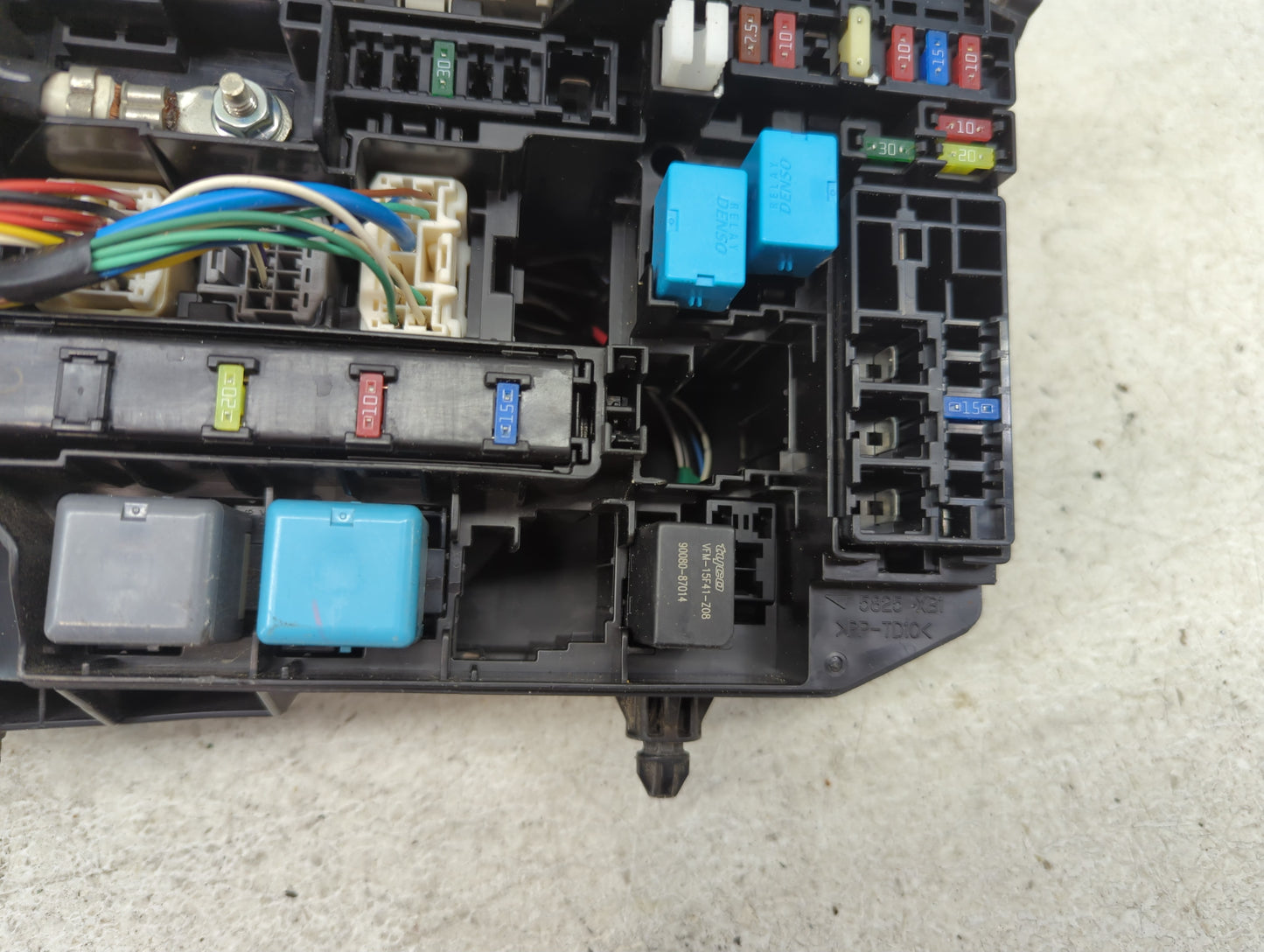 2009-2014 Toyota Matrix Fusebox Fuse Box Panel Relay Module Fits Fits 2009 2010 2011 2012 2013 2014 OEM Used Auto Parts - Oe