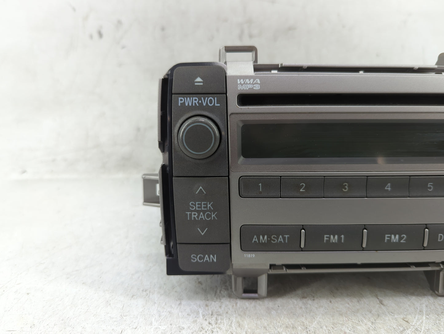 2009-2010 Toyota Matrix Radio AM FM Cd Player Receiver Replacement P/N:86120-02710 Fits Fits 2009 2010 OEM Used Auto Parts -