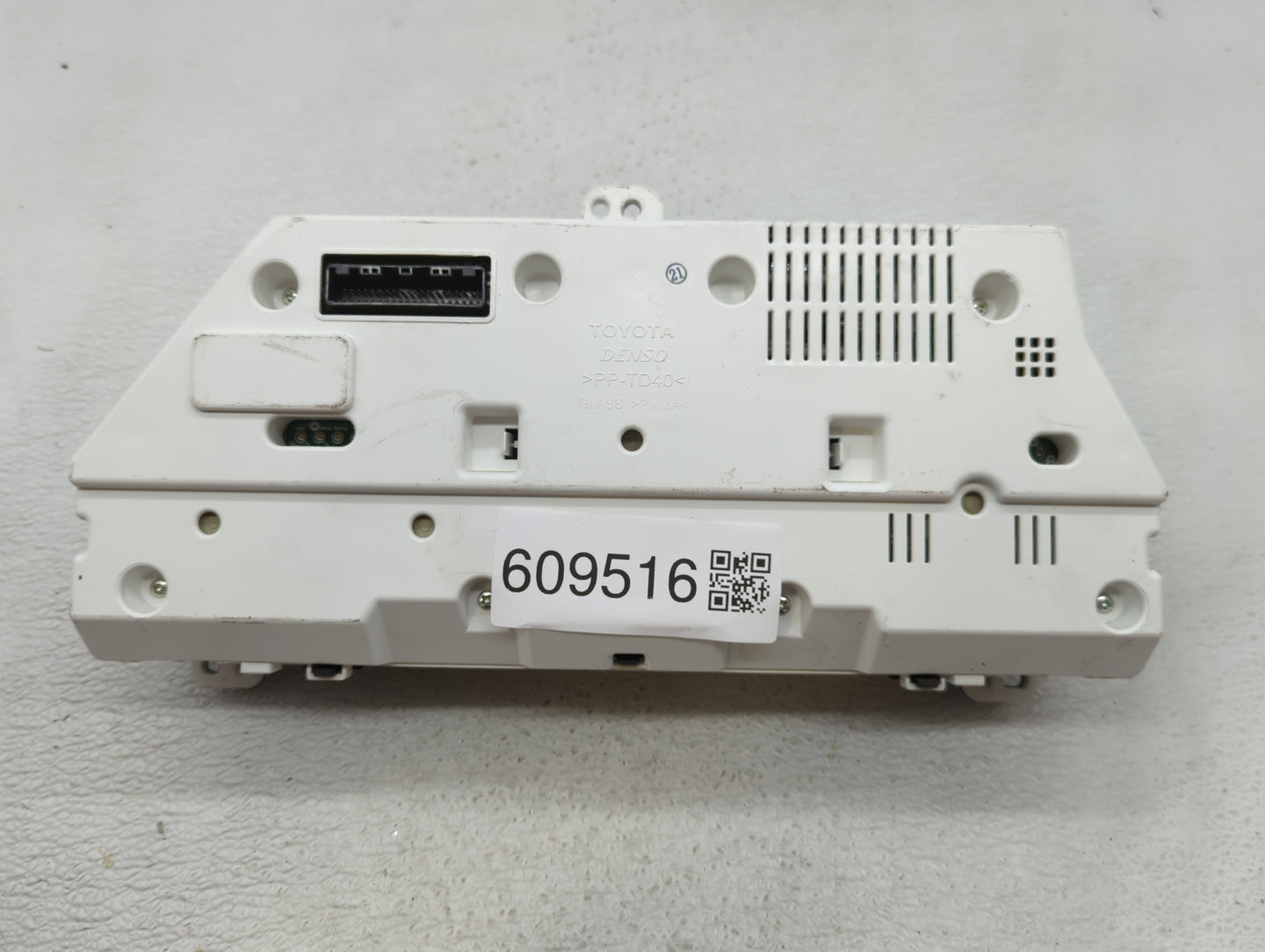2009-2010 Toyota Matrix Instrument Cluster Speedometer Gauges P/N:TN257440-2042 83800-02000-00 Fits Fits 2009 2010 OEM Used 