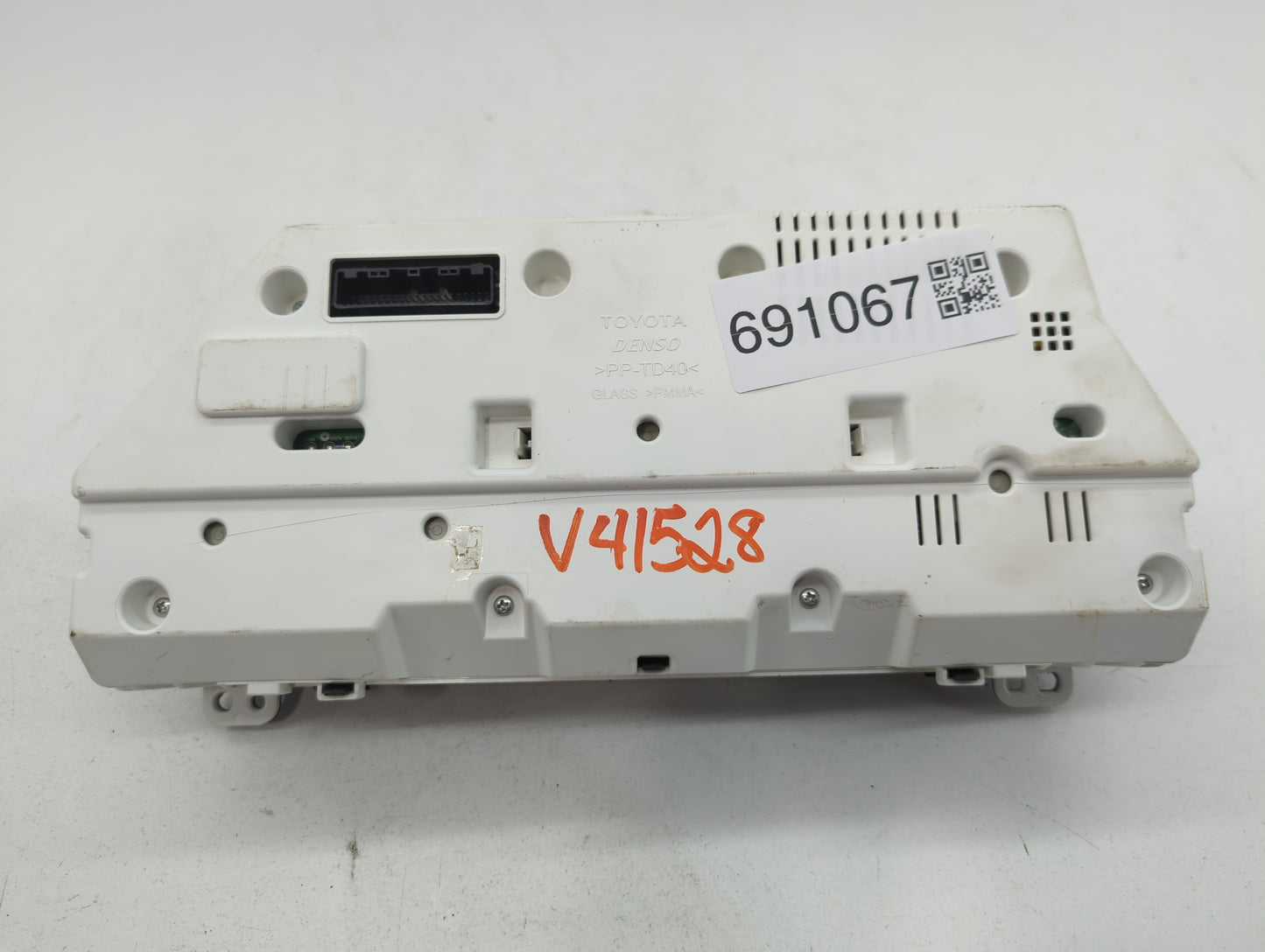 2009-2010 Toyota Matrix Instrument Cluster Speedometer Gauges P/N:TN257440-2042 83800-02U00-00 Fits Fits 2009 2010 OEM Used 