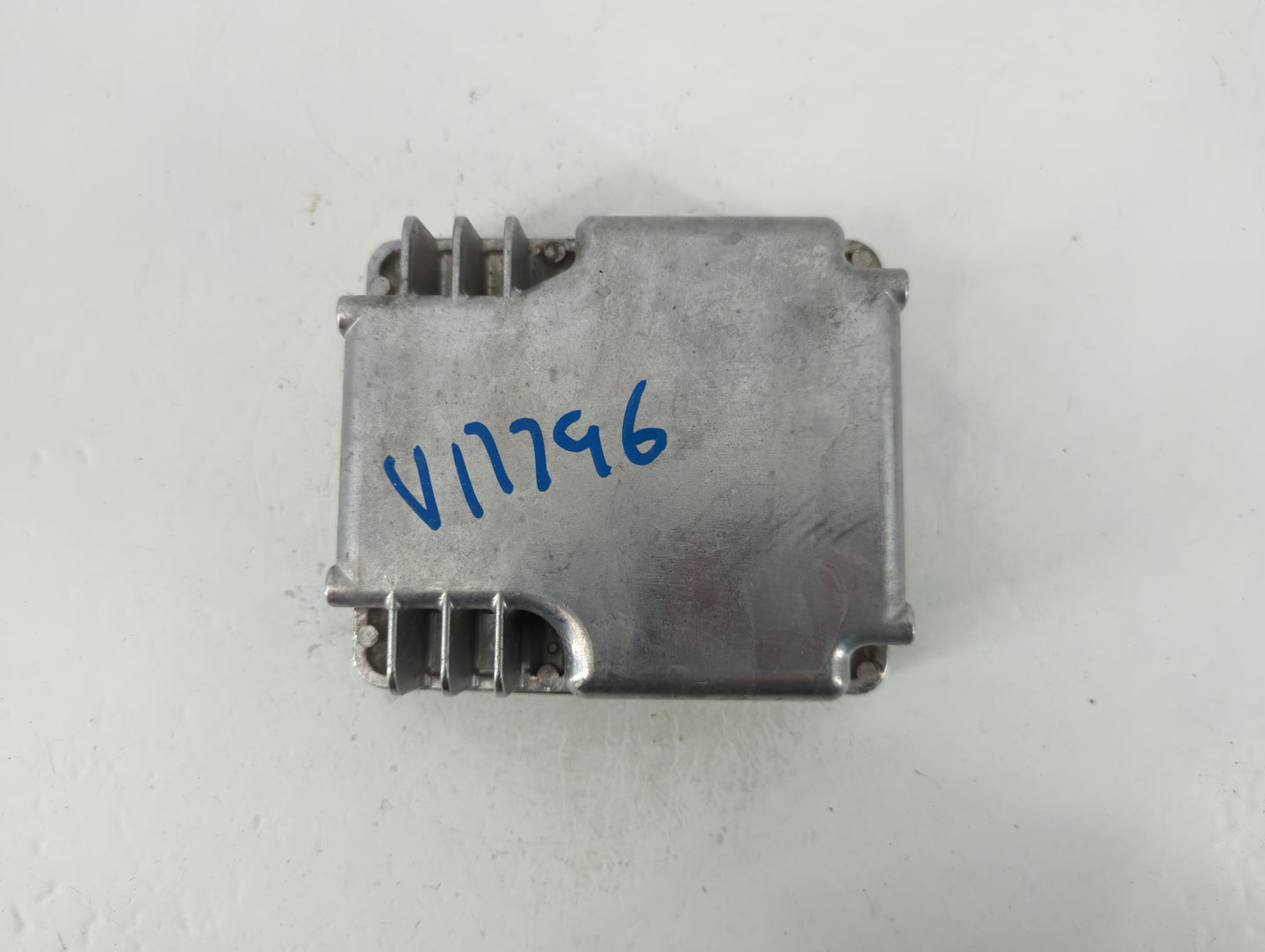 2009-2010 Toyota Matrix Chassis Control Module Ccm Bcm Body Control - Oemusedautoparts1.com