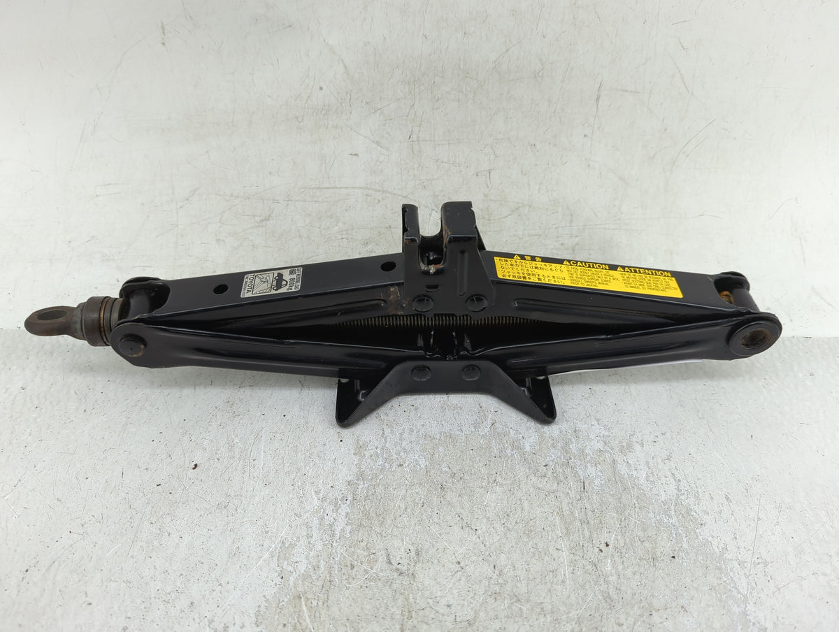 2009 Toyota Prius Spare Scissor Car Jack 1415345 - Oemusedautoparts1.com