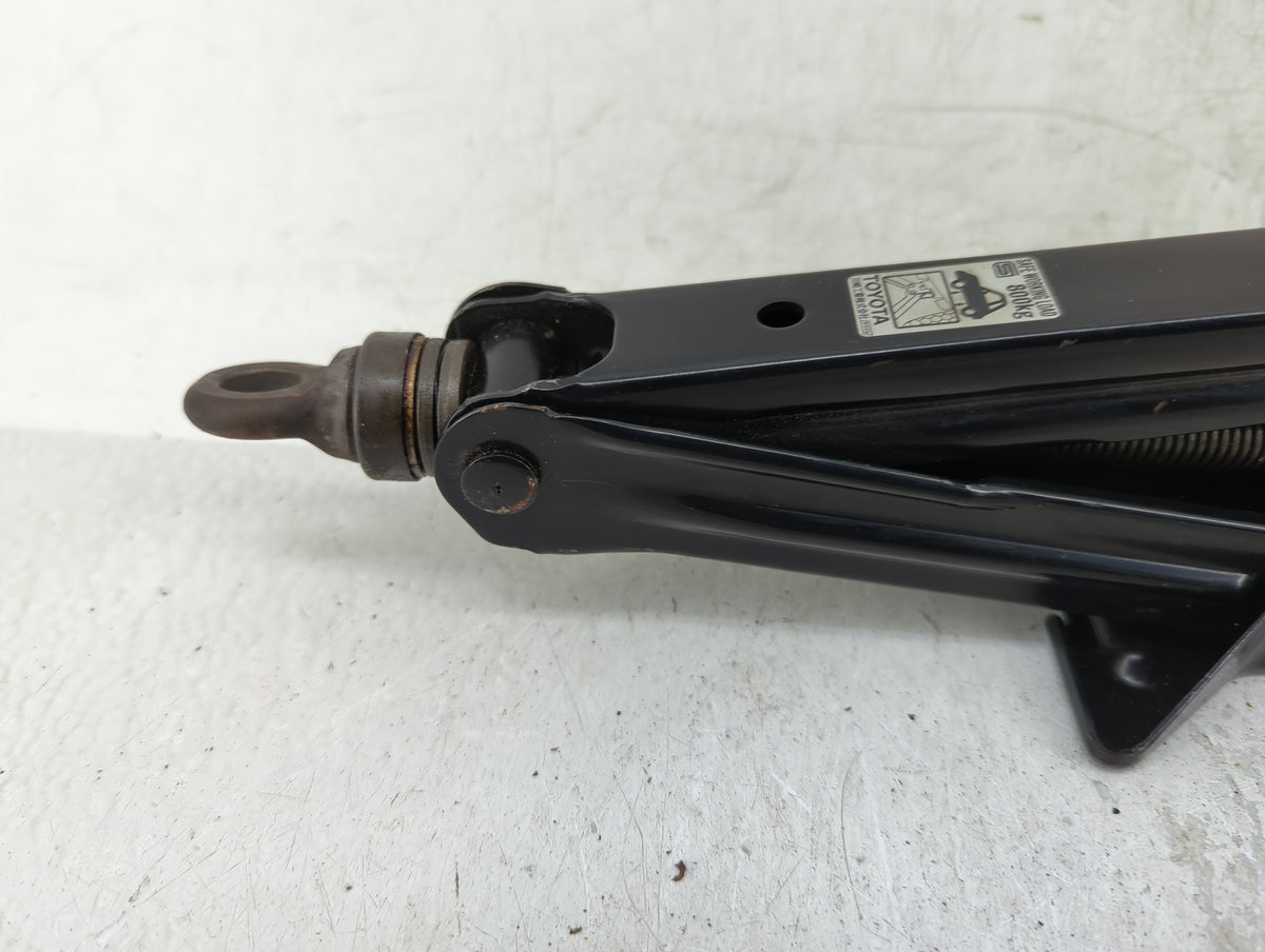 2009 Toyota Prius Spare Scissor Car Jack 1415345 - Oemusedautoparts1.com