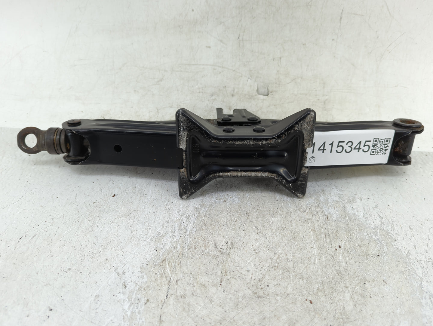 2009 Toyota Prius Spare Scissor Car Jack - Oemusedautoparts1.com