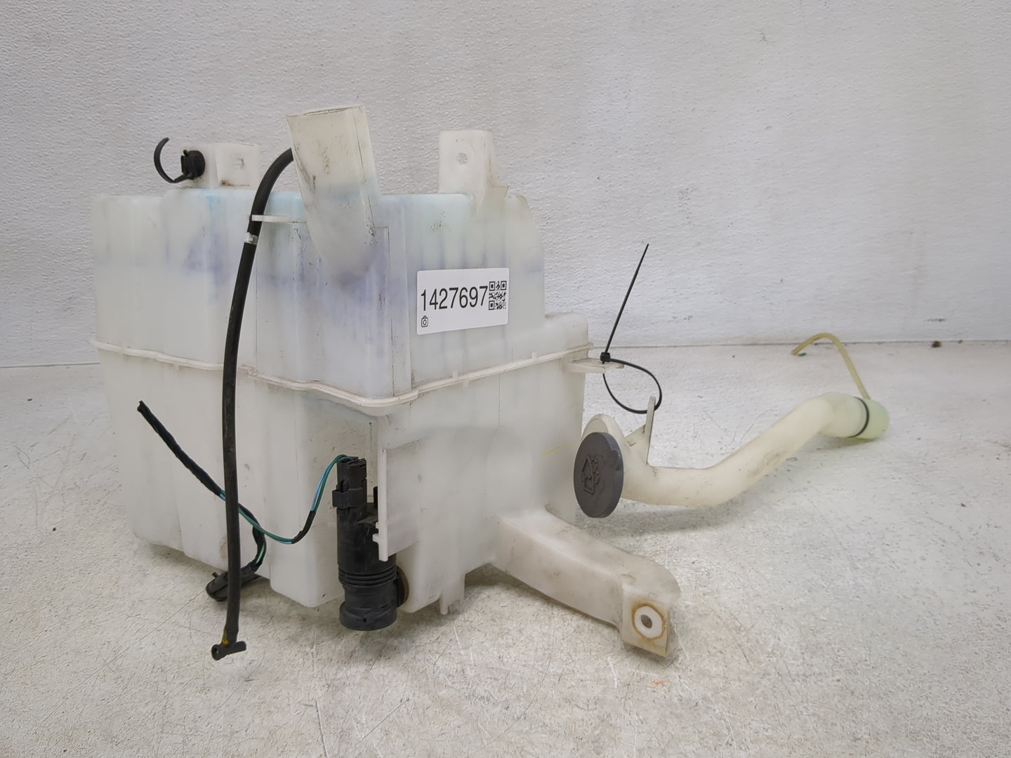 2004-2009 Toyota Prius Windshield Washer Fluid Reservoir Bottle Oem 1427697 - Oemusedautoparts1.com