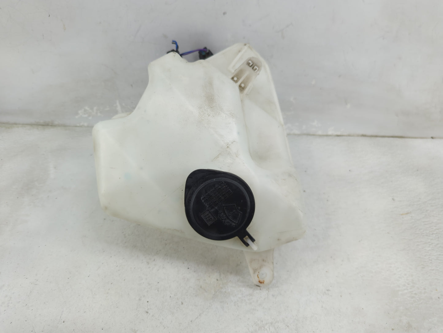2004-2009 Toyota Prius Windshield Washer Fluid Reservoir Bottle Oem - Oemusedautoparts1.com