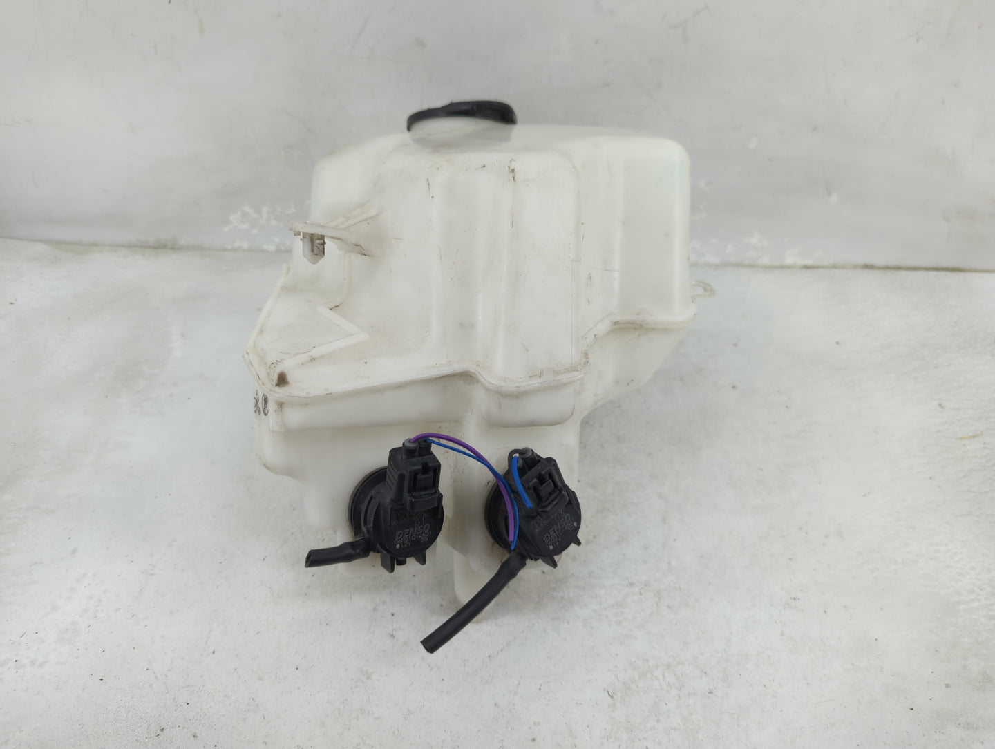 2004-2009 Toyota Prius Windshield Washer Fluid Reservoir Bottle Oem - Oemusedautoparts1.com