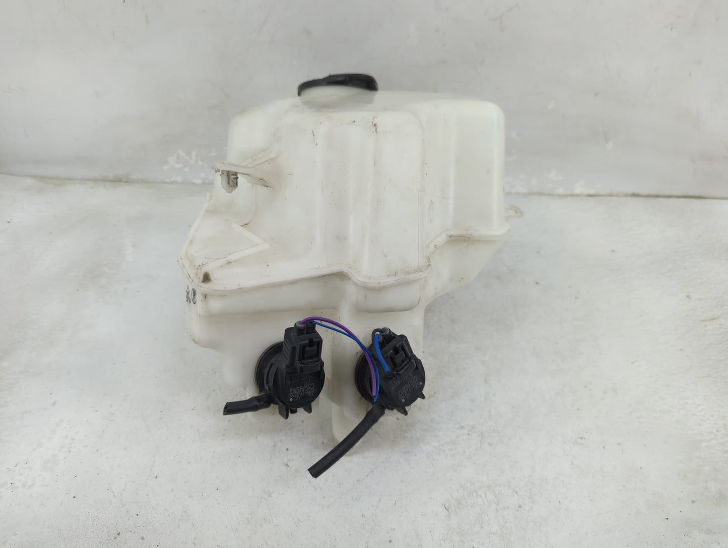2004-2009 Toyota Prius Windshield Washer Fluid Reservoir Bottle Oem - Oemusedautoparts1.com