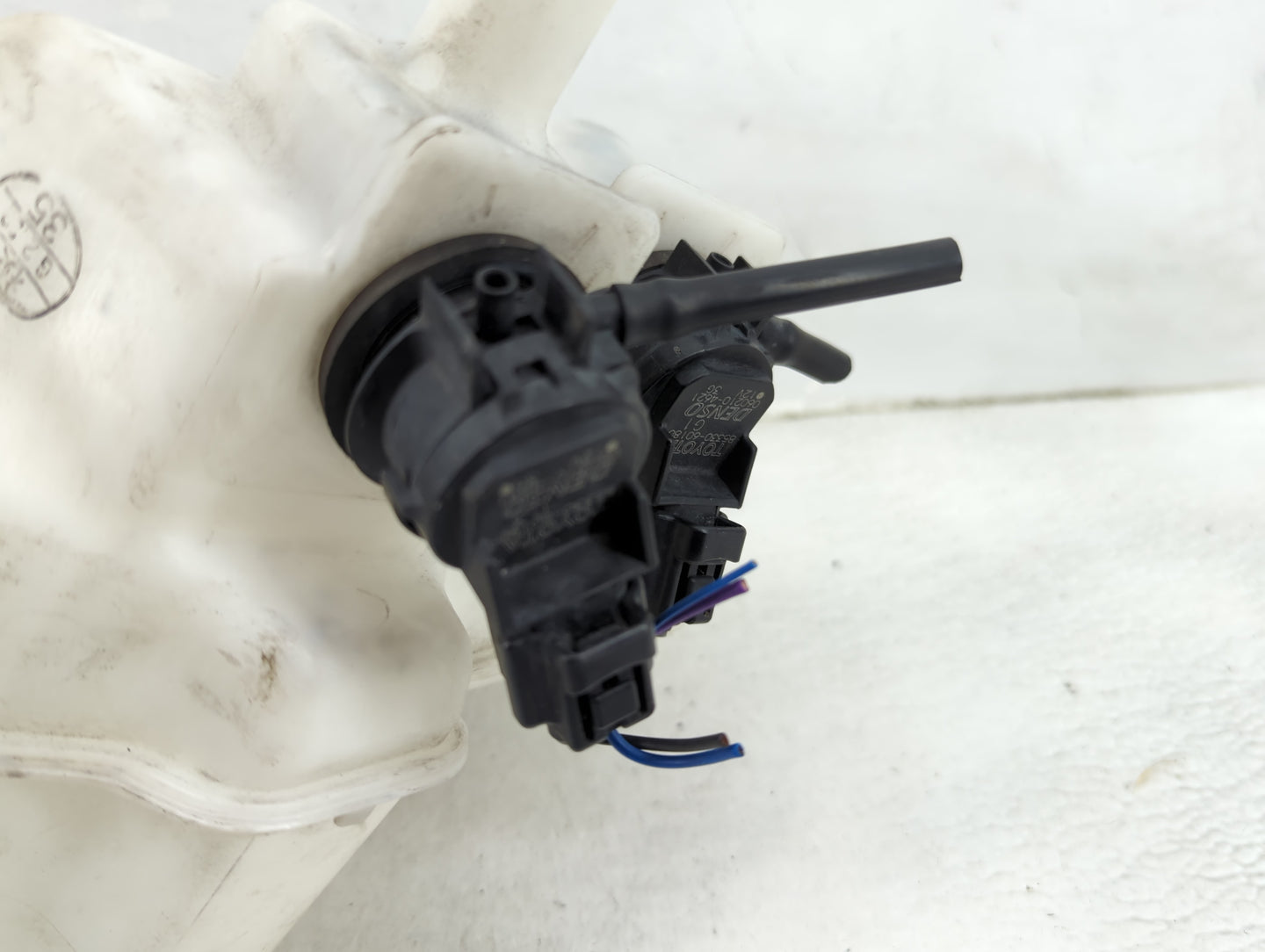 2004-2009 Toyota Prius Windshield Washer Fluid Reservoir Bottle Oem - Oemusedautoparts1.com