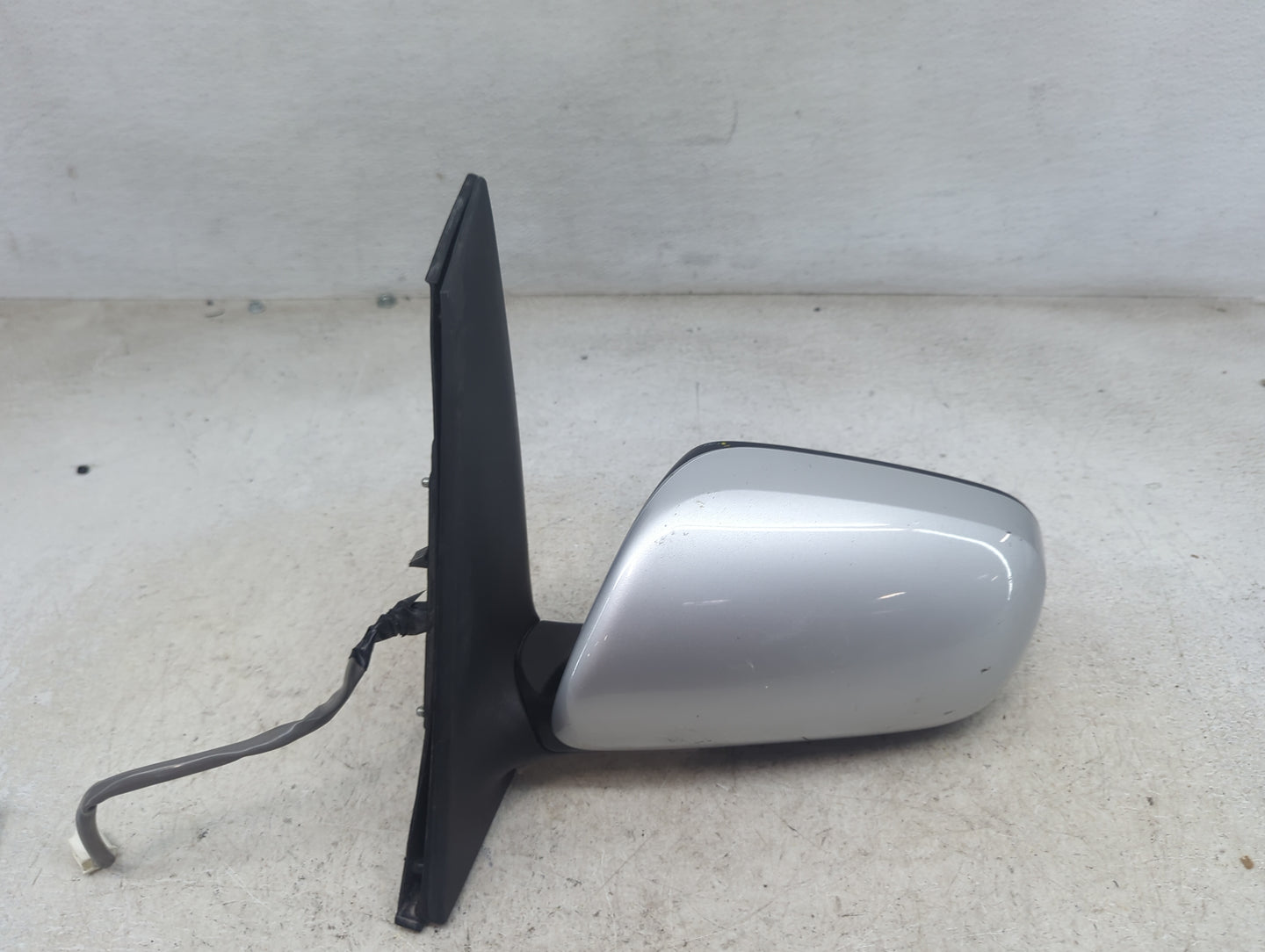 2008-2009 Toyota Prius Driver Side View Mirror - Left Door Mirror OEM Used - Oemusedautoparts1.com
